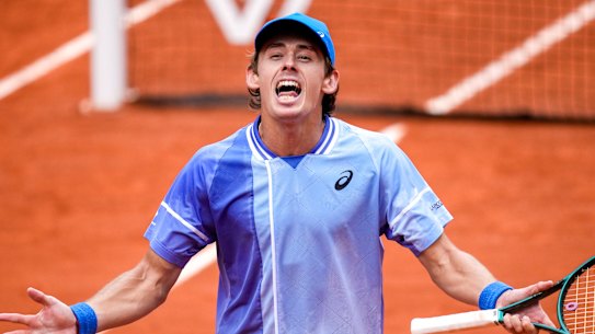 Alex de Minaur is into the Roland-Garros quarter-finals.