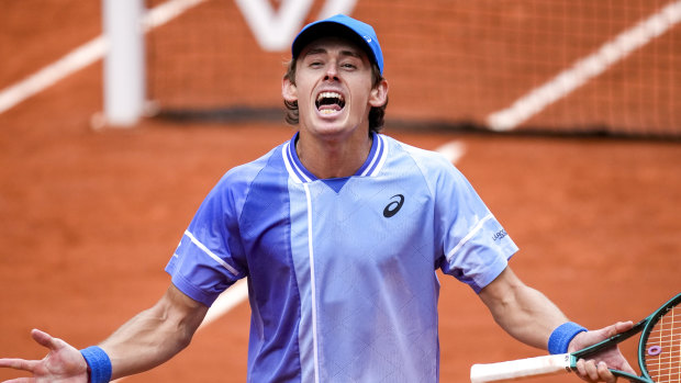 De Minaur upsets Medvedev, matches Hewitt feat in making Roland-Garros quarter-finals
