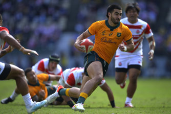 Tom Wright of the Wallabies runs over to score.