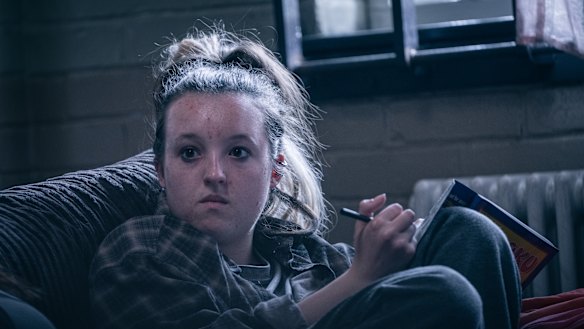 Bella Ramsey as pregnant heroin addict Kelsey.