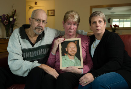 Joy and Mike Van Duinen, with their daughter, Tracey Filocamo, holding a photo of Gary. 