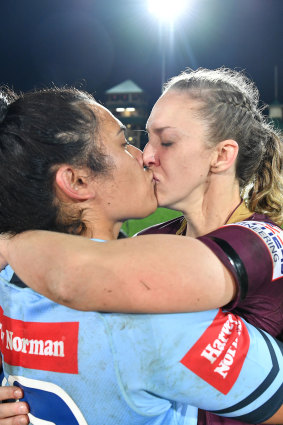 Vanessa Foliaki and Karina Brown kiss after Origin in 2018.