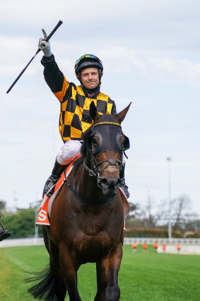 Brett Prebble returns to the mounting yard aboard Probabeel.