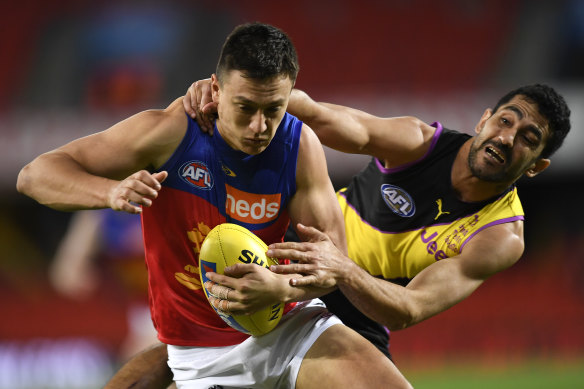 Hugh McCluggage tries to shrug off Marlion Pickett.