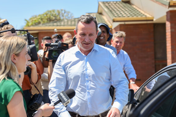 WA Premier Mark McGowan visited Carnarvon yesterday to meet with Cleo Smith and her family. 