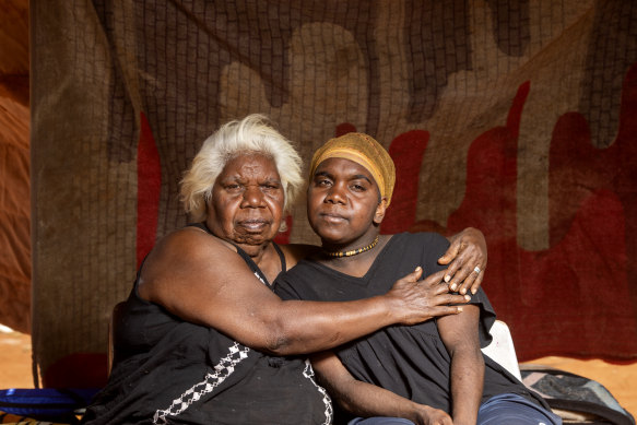 Lottie Robertson (left) with Rikisha Robertson (Walker’s teenage partner)  at Women’s sorry camp for Kumantjayi Walker, Yuendemu.