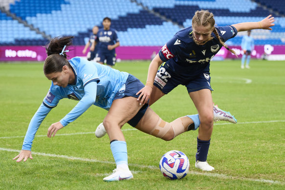 Kristy Fenton of Sydney FC and Ava Briedis of Victory contest the ball. 