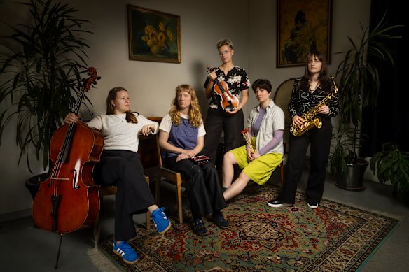 Flora Carbo with Virago.