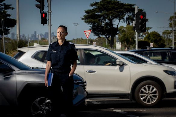 Descobrindo a verdade: A sargento-detetive Jenelle Hardiman é especialista em colisões de veículos.