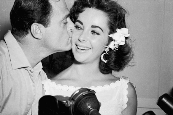 Elizabeth Taylor and Mike Todd arrive at Mascot Airport, Sydney in 1957.