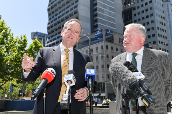 Bill Shorten and Peter Gordon call on the government to refund every single "robo-debt".