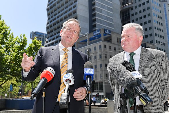 Bill Shorten and Peter Gordon call on the government to refund every single "robo-debt".