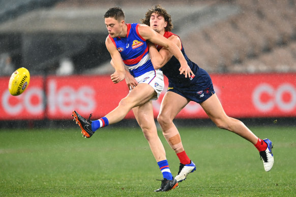 Schache gets a kick away against Melbourne this year.