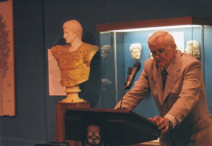 Geologist David Branagan giving a lecture.