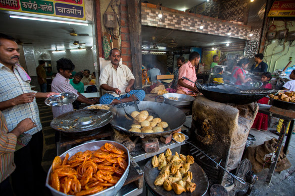 Street food vendors will be offended if customers don’t bargain.