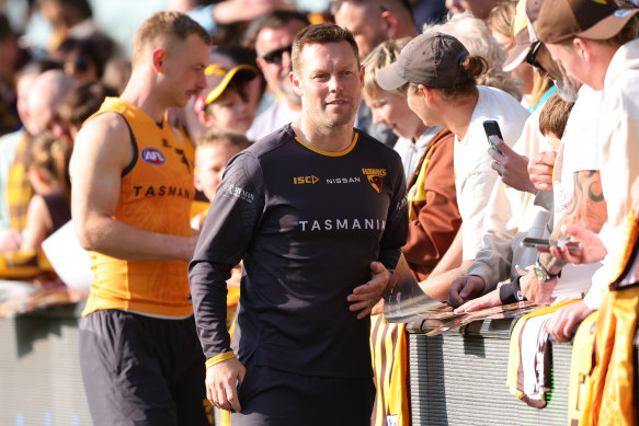 Sam Mitchell greets Hawks fans at Adelaide Oval on Thursday in the lead-up to the semi-final against Port.