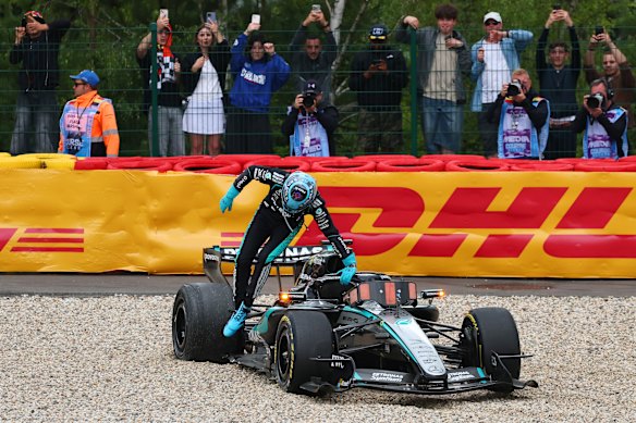 A devastated George Russell retires from the GP