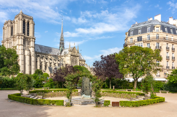 René Viviani is one of several serenely green spaces that dot the city.