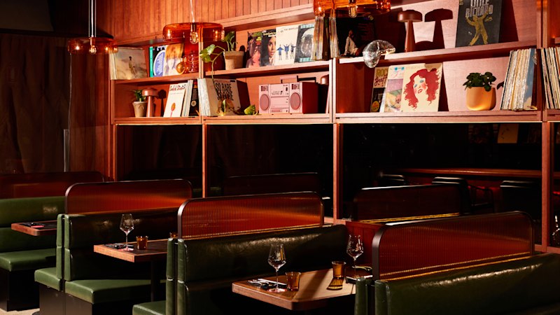 Stara dama Madame Brussels v Melbournu se je preobrazila v japonsko prizorišče Disuko v slogu 80-ih