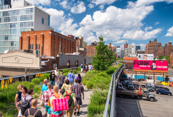 People along High Line in Manhattan. If Sally Capp realises her "passion project", Melbourne could one day get its own version of the famous park.