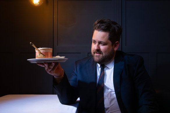 Carlo Grossi with the chocolate souffle that’s a fixture at Grossi Florentino.