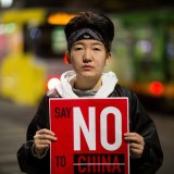 After the activist who goes by the pseudonym Dongwuyuan Zoo participated in a protest in Melbourne, her mother was visited by police.