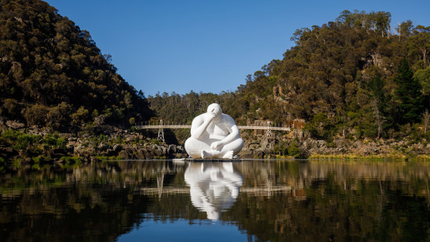 The scupture in the daytime.