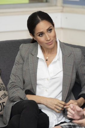 Meghan Markle wearing Natalie Marie necklace and Outland Denim jeans while in Australia in October 2018.