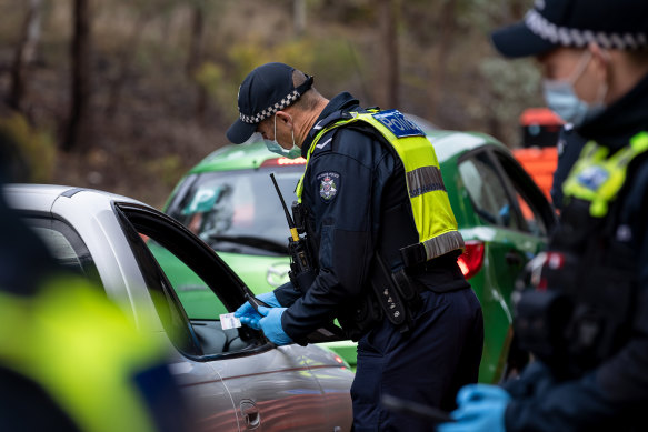 Police will discontinue vehicle checks near the NSW border in Victoria.