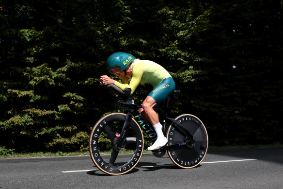 Alistair Donohue competes in the men’s C5 road time trial.