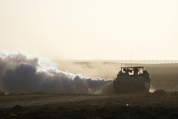 Truppe israeliane vicino al confine con la Striscia di Gaza, nel sud di Israele. 