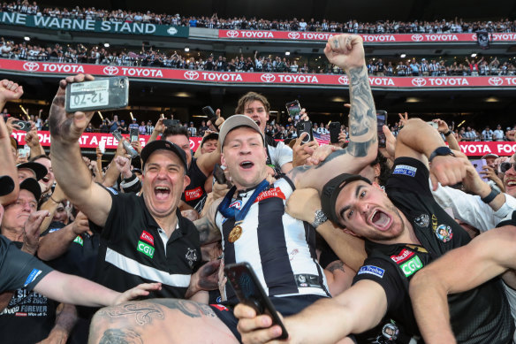 Jordan De Goey celebrates with the crowd.