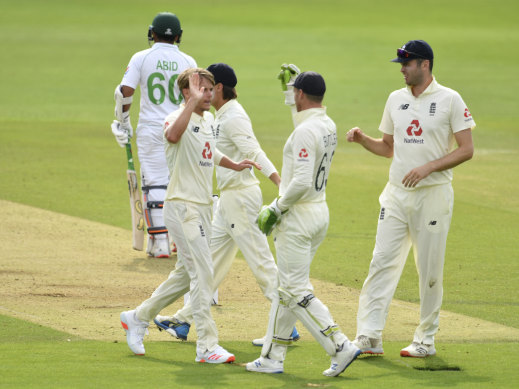 England's Sam Curran, second left, celebrates the dismissal of Pakistan's Abid Ali after the latter made 60 at the Rose Bowl.