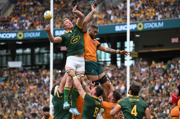 Pieter-Steph du Toit of the Springboks competes.