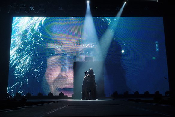 Lorde employs simple but effective staging. 
