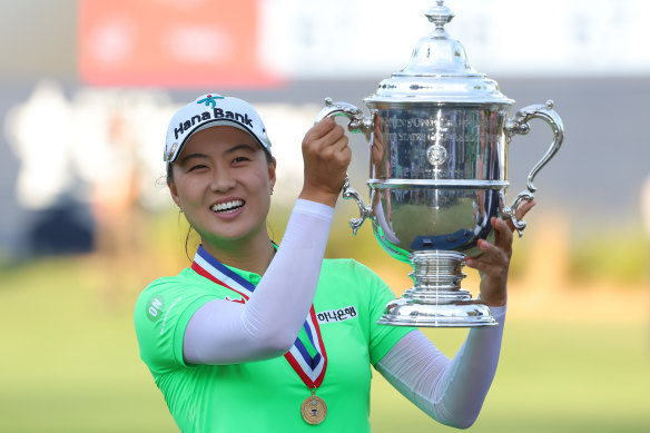 Minjee Lee poses with the trophy after winning the 77th U.S. Women’s Open at Pine Needles.