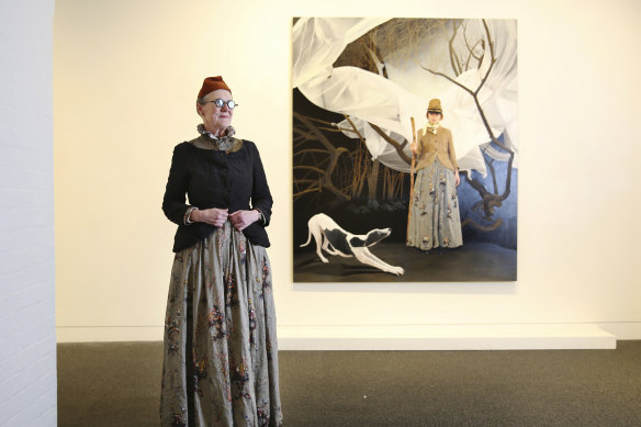 Lynn Savery with her portrait of friend Eloise de Silva.