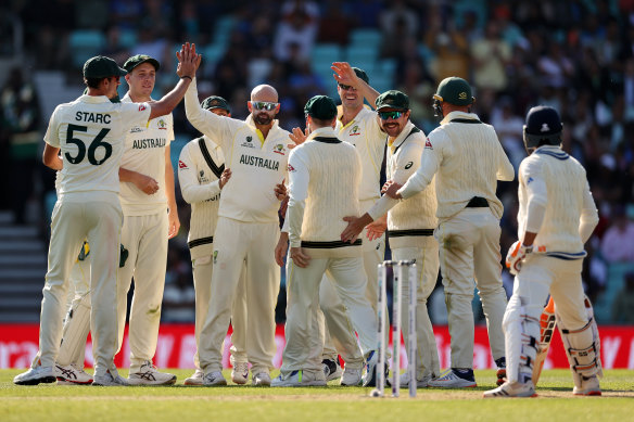 Nathan Lyon gets in on the action by dismissing Ravindra Jadeja.