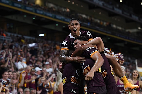 NRL players have been banned for catching public transport with the game bringing in new restrictions in response to the growing number of COVID-19 cases in Brisbane. 