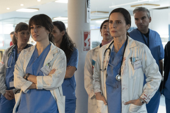 Dr Jesica Donoso (Blanca Suarez) and Dr Pilar Amaro (Aitana Sanchez-Gijón) in Breathless.