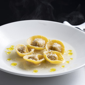 Tortellini in brodo.