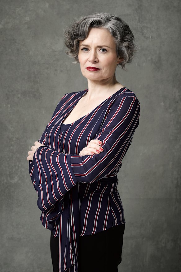 Judith Lucy went to an 
all-girls school and then majored in theatre arts at university, which was also dominated by female students. 