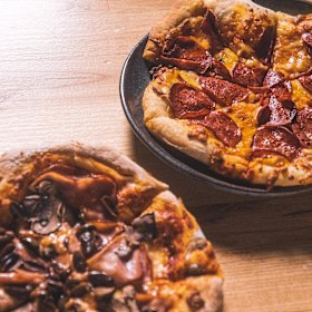 Sourdough pizzas by local bakery Billy Cart Bread Co. are served until closing time every day.