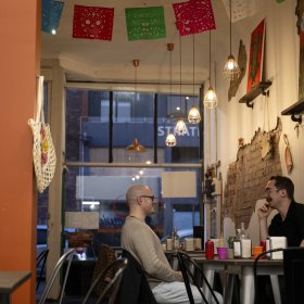 El Columpio is housed in a single shopfront.