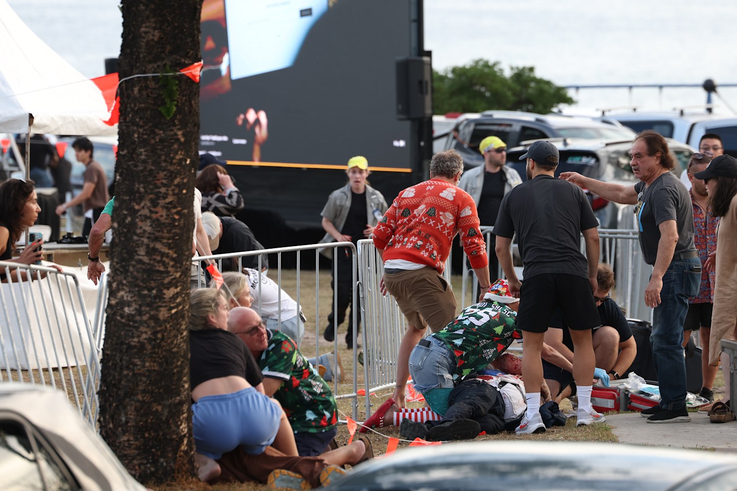 Photos: Bondi shooting rocks community