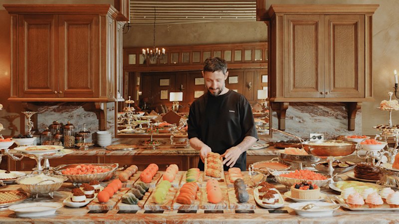 Articles draw parallels between cost-of-living pressure and luxury travel dining in Venice