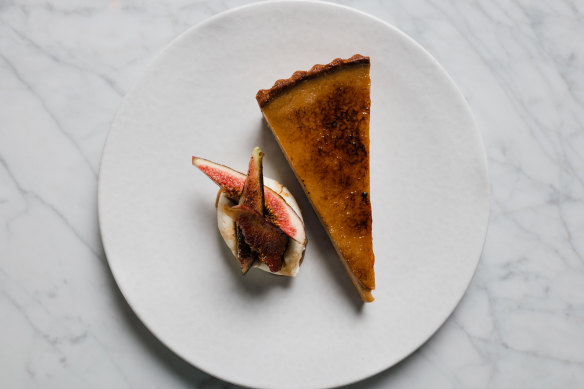 Brown sugar tart served with figs.