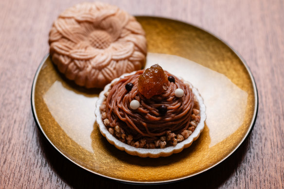 Mont Blanc-style monaka pastry with chestnut filling.