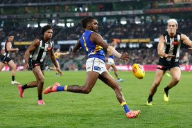MELBOURNE, AUSTRALIA - MAY 12: Liam Ryan of the Eagles kicks the ball during the 2024 AFL Round 09 match between the Collingwood Magpies and the West Coast Eagles at Marvel Stadium on May 12, 2024 in Melbourne, Australia. (Photo by Michael Willson/AFL Photos via Getty Images)