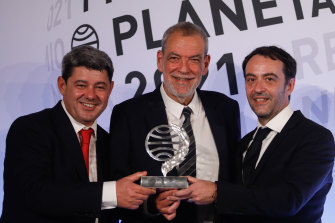 Jorge Diaz, Agustin Martinez and Antonio Mercero outed themselves as the writers behind the books of “Carmen Mola” to collect the $1.5 million Planeta Novel Prize.
